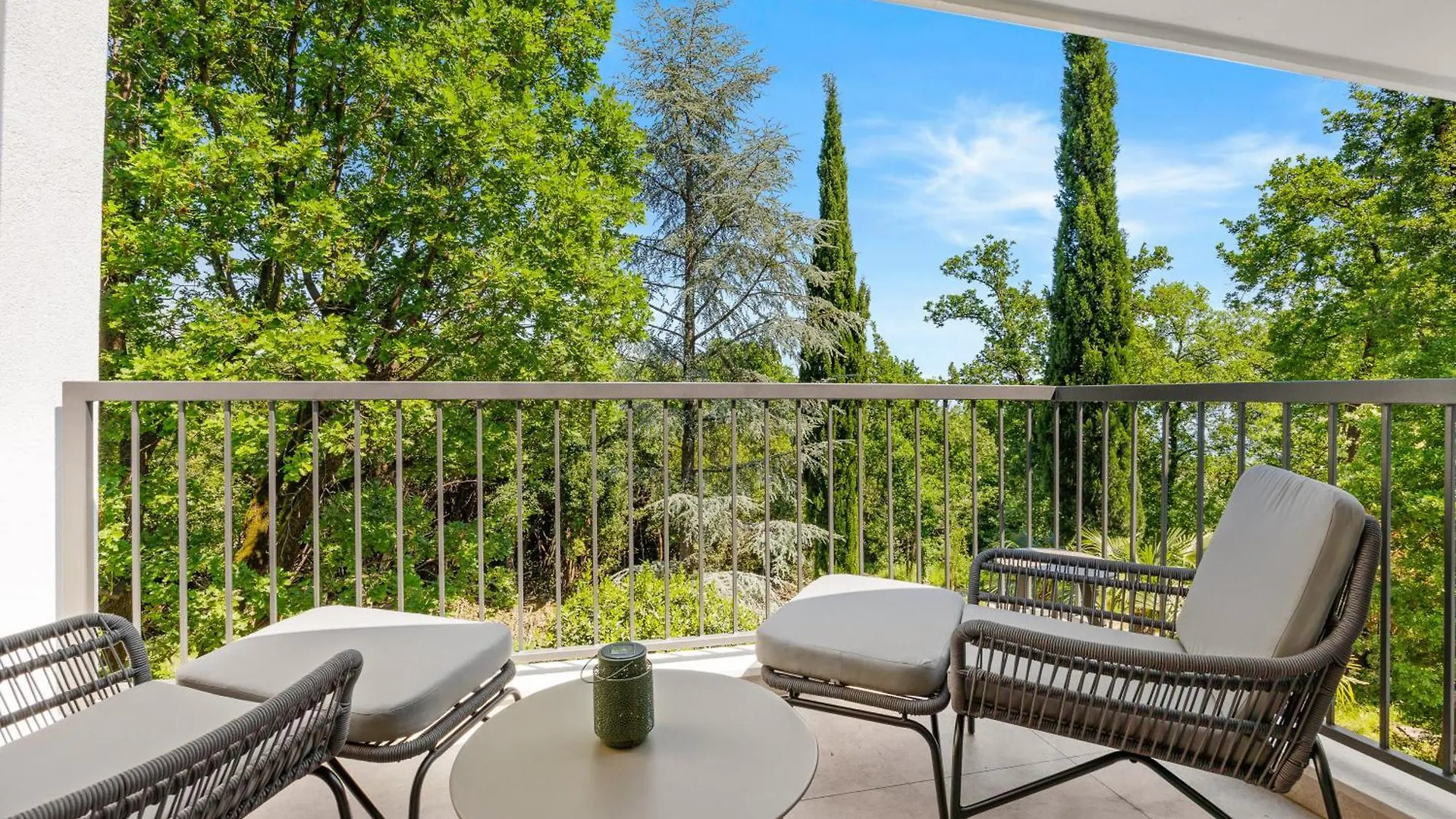 Villa Forest Whisper Opric